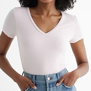 NWT Supersoft Fitted V-Neck Tee Express